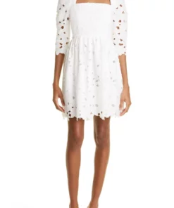 Cara Cara Hart Dress in Scalloped Floral Eyelet White - women